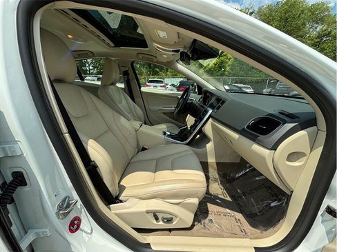 Used 2014 Volvo S60 T5 FWD image 37