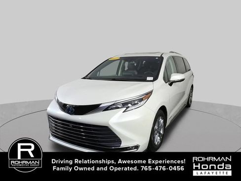 Used 2021 Toyota Sienna Platinum AWD/4WD image 5