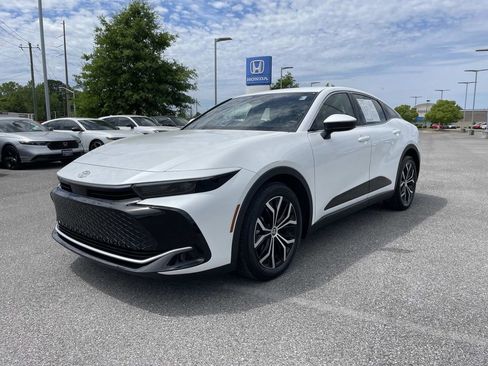 Used 2025 Toyota Crown XLE AWD/4WD image 8