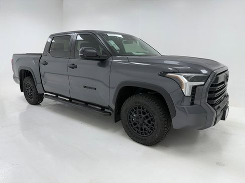 New 2026 Toyota Tundra SR5 w/ SR5 Convenience Package image 1