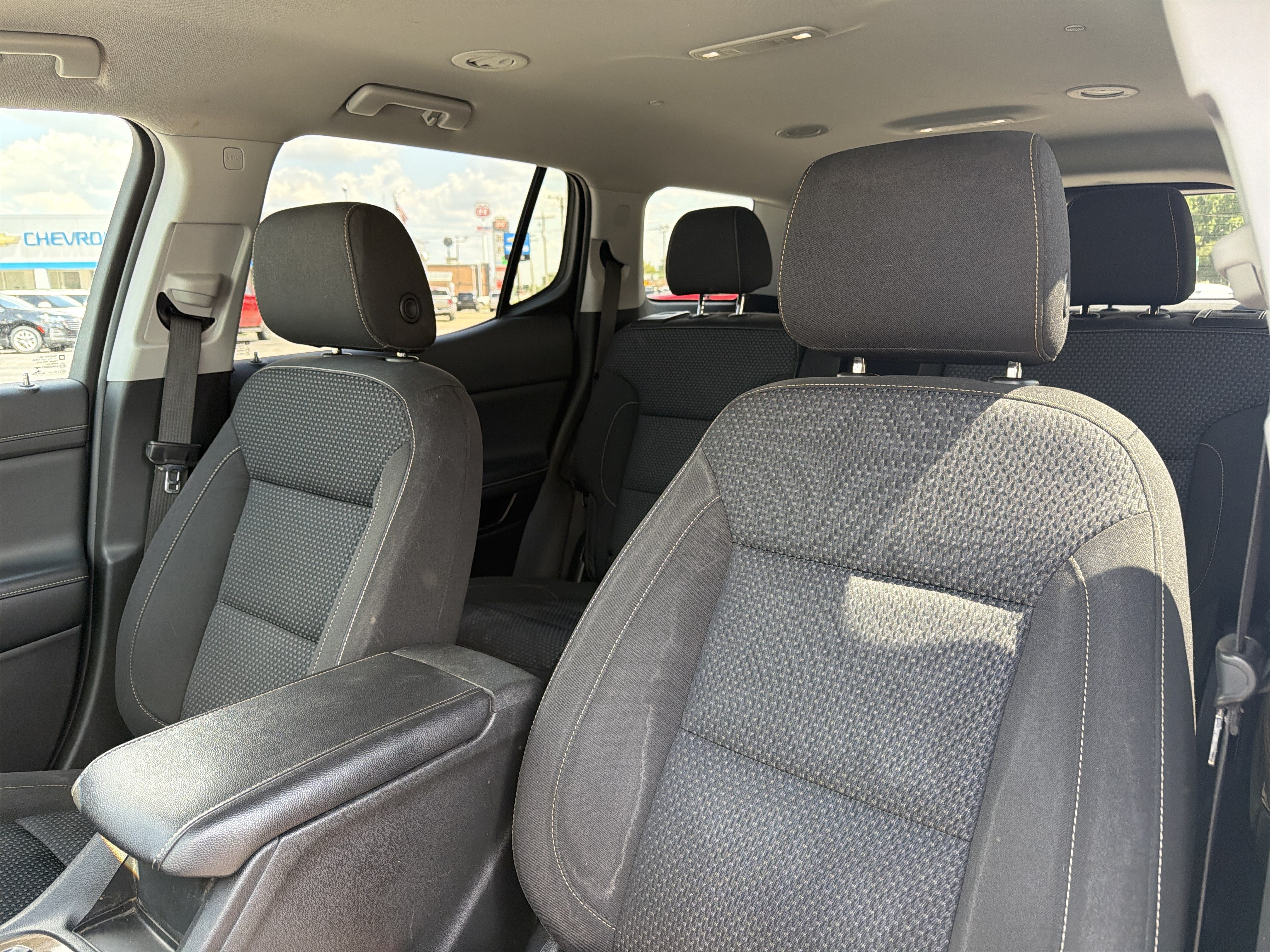 Used 2022 GMC Acadia SLE w/ Driver Convenience Package FWD image 8