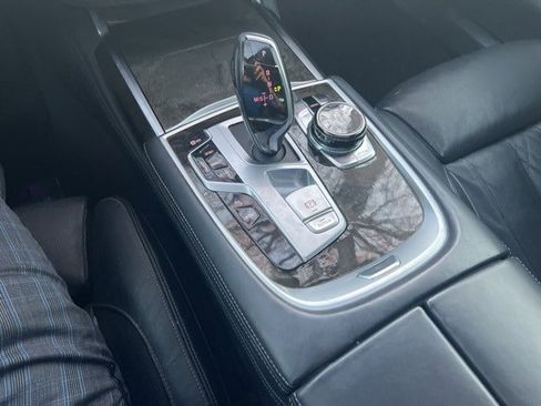 Used 2018 BMW 740i image 12