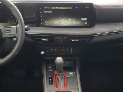 New 2025 Nissan Kicks SR image 25