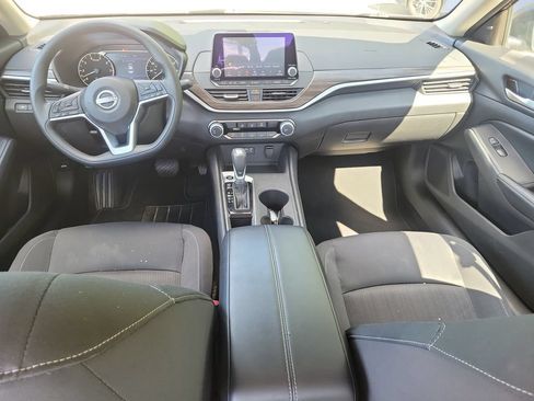 Used 2025 Nissan Altima 2.5 SV FWD image 11