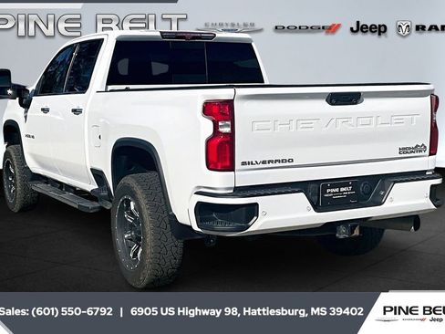 Used 2022 Chevrolet Silverado 2500 High Country w/ Safety Package II image 2