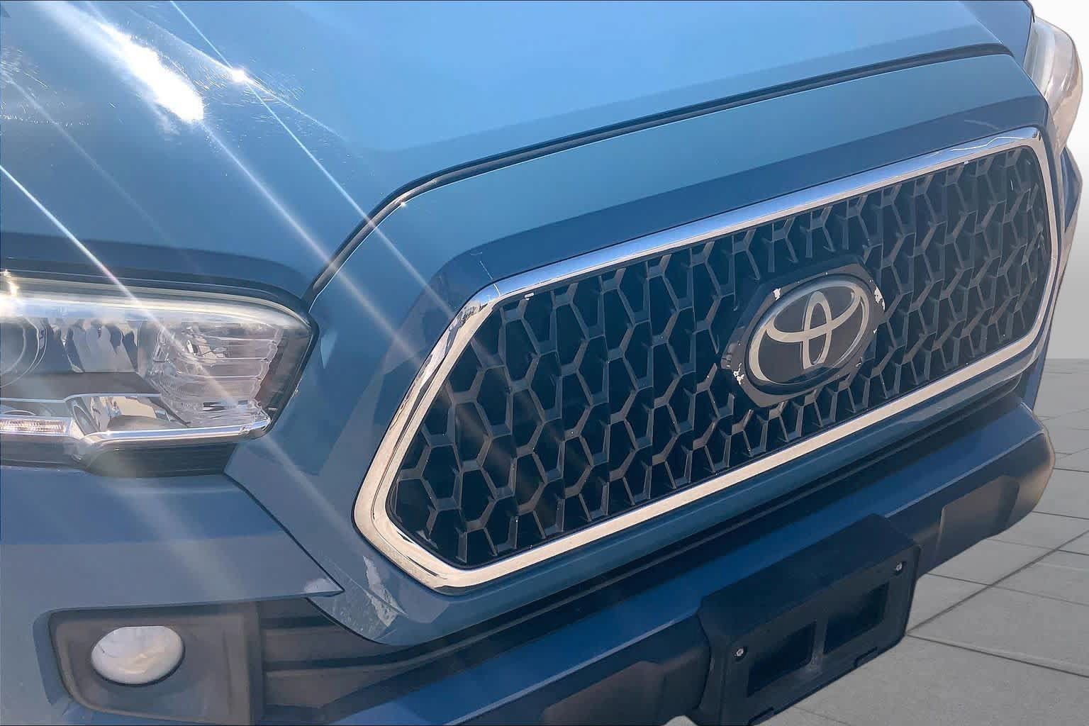 Used 2019 Toyota Tacoma TRD Off-Road w/ Technology Package AWD/4WD image 29