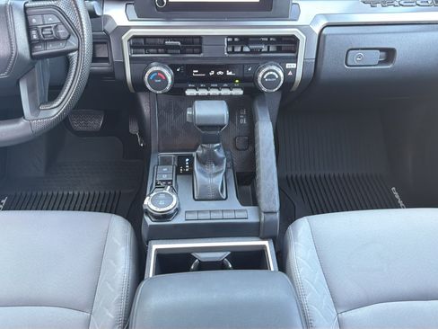 Used 2025 Toyota Tacoma SR5 AWD/4WD image 14