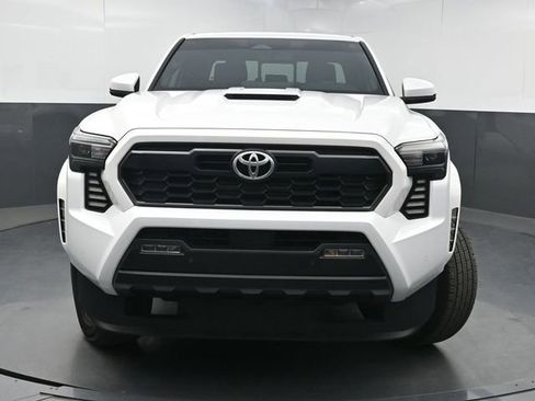 Used 2025 Toyota Tacoma TRD Sport w/ TRD Sport Upgrade Package AWD/4WD image 6