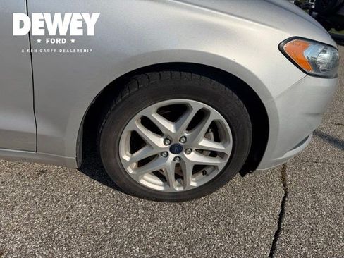 Used 2016 Ford Fusion SE FWD image 16