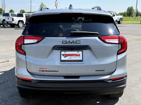 Used 2023 GMC Terrain SLE w/ Driver Convenience Package AWD/4WD image 4