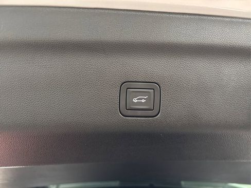 Used 2024 Chevrolet Tahoe High Country w/ Advanced Technology Package image 15