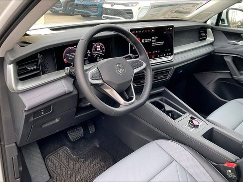 New 2026 Volkswagen Tiguan SE AWD/4WD image 9