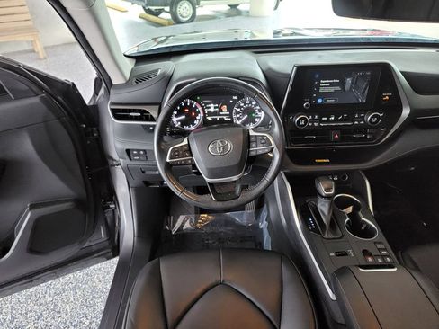 Used 2023 Toyota Highlander XLE FWD image 18