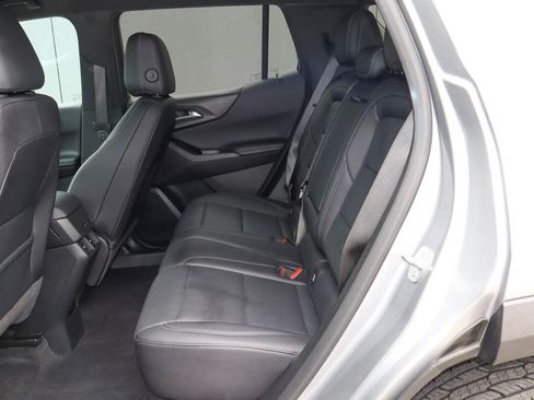Used 2025 Chevrolet Equinox LT w/ Convenience Package II FWD image 8