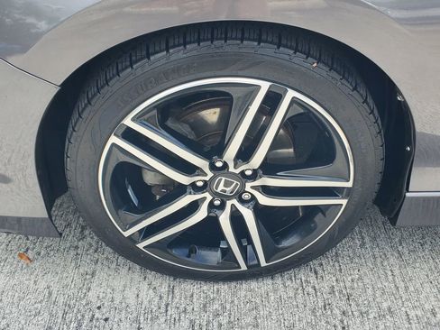 Used 2017 Honda Accord Sport Special Edition image 4