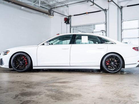 Used 2023 Audi S8 image 8