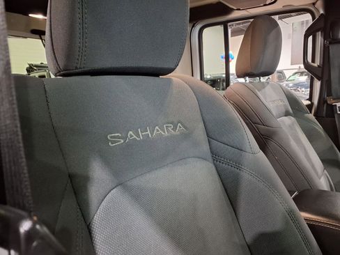 Used 2019 Jeep Wrangler Unlimited Sahara AWD/4WD image 21