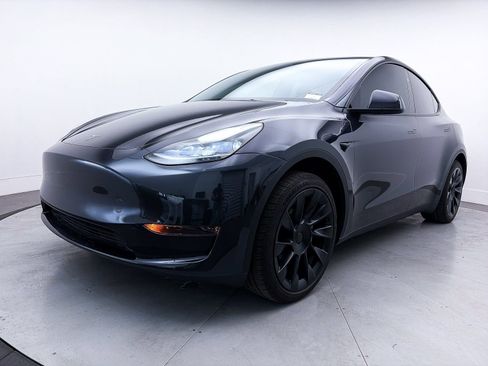 Used 2024 Tesla Model Y Long Range image 11
