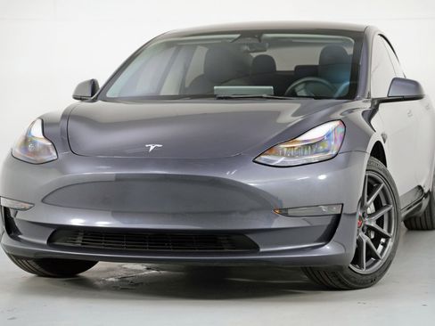 Used 2023 Tesla Model 3 Standard Range image 3