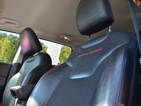 Used 2018 Jeep Compass Trailhawk w/ Navigation Group image 16