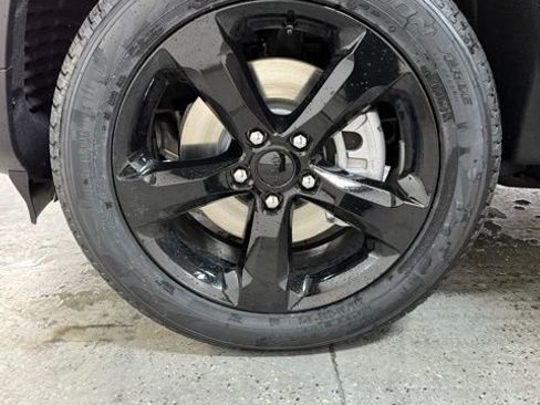 New 2025 Jeep Grand Cherokee L Limited image 11