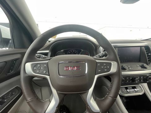 Used 2023 GMC Acadia SLT w/ Technology Package FWD image 13