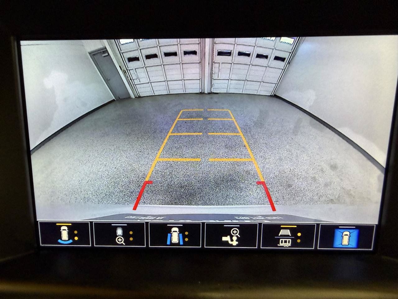 Used 2022 GMC Terrain AT4 w/ Tech Package AWD/4WD image 17