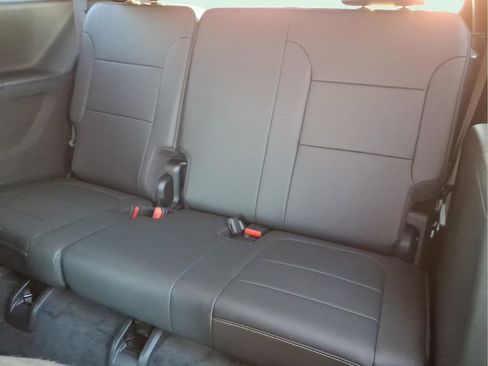 Used 2023 Chevrolet Traverse LT image 15