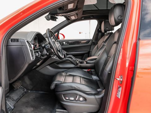 Used 2021 Porsche Cayenne image 4