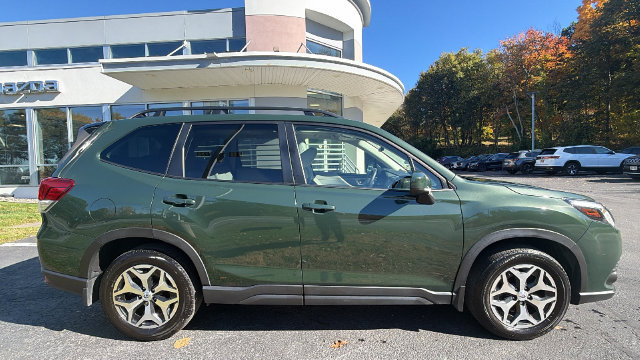 Used 2024 Subaru Forester Premium AWD/4WD image 4