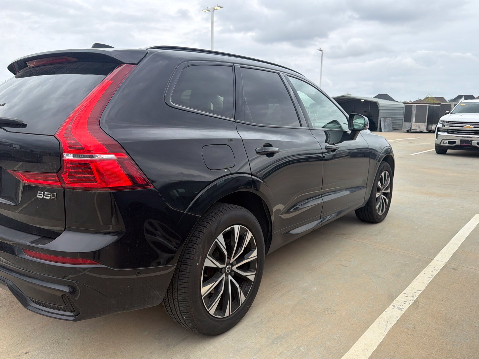 Used 2025 Volvo XC60 B5 Plus AWD/4WD image 3