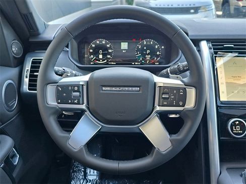 New 2025 Land Rover Discovery S image 11