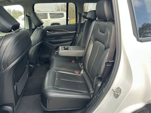 Used 2023 Jeep Grand Cherokee Limited w/ Trailer Tow Prep Group (B) image 15