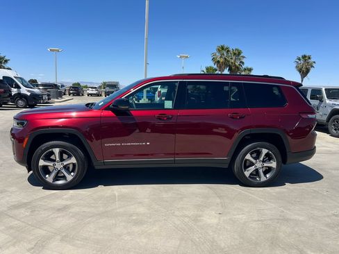 New 2026 Jeep Grand Cherokee L Limited w/ Luxury Tech Group II AWD/4WD image 3