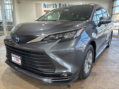 New 2025 Toyota Sienna XLE