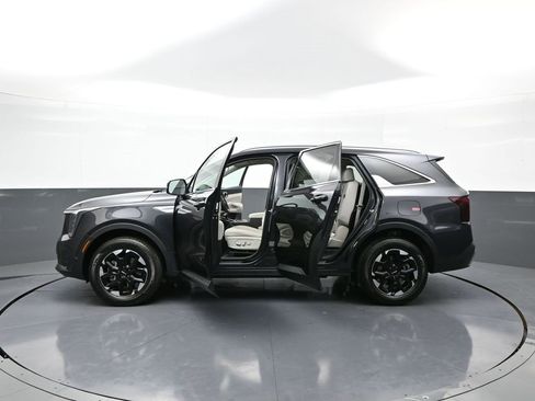 New 2025 Kia Sorento S image 42