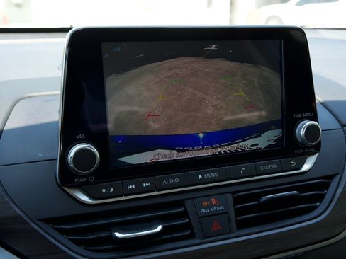 Used 2025 Nissan Altima 2.5 SV FWD image 8