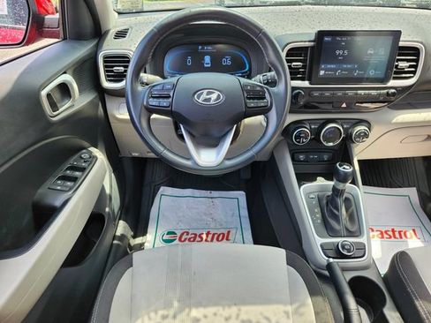 Used 2024 Hyundai Venue SEL FWD image 15