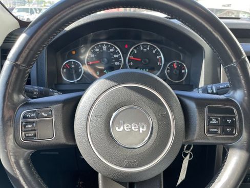 Used 2012 Jeep Liberty Sport AWD/4WD image 15