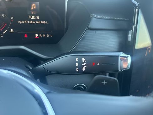 Used 2025 GMC Acadia Elevation image 21