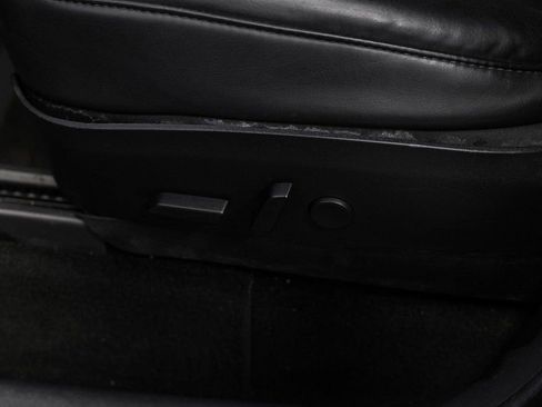 Used 2020 Tesla Model Y Long Range image 37