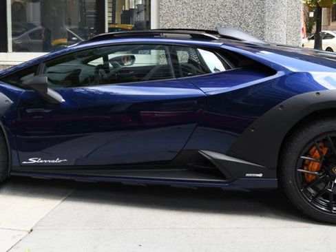 Used 2023 Lamborghini Huracan Sterrato image 2
