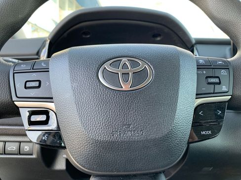 Used 2025 Toyota Camry LE image 27