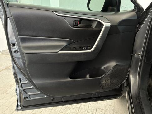 Used 2022 Toyota RAV4 LE FWD image 9