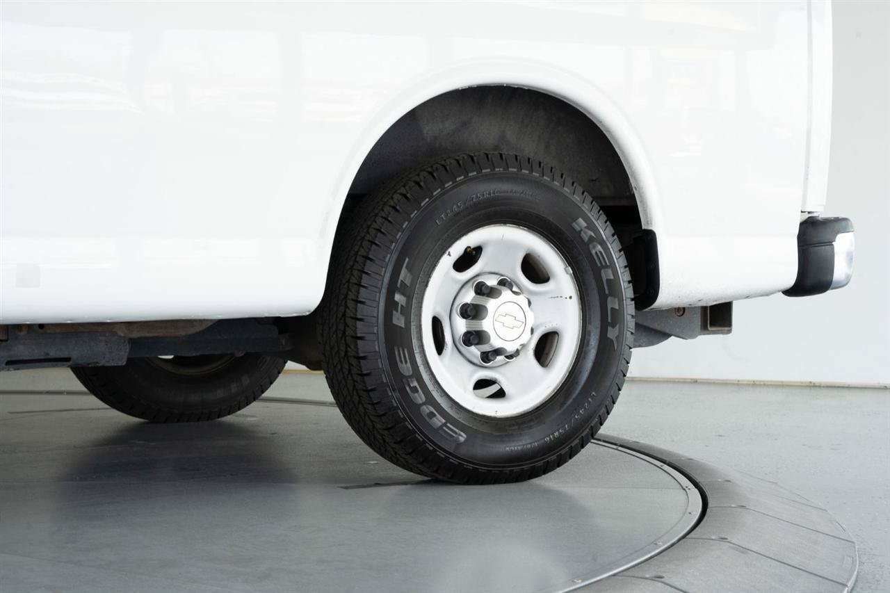 Used 2014 Chevrolet Express 2500 w/ Cold Climate Package RWD image 5