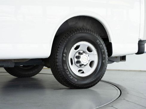 Used 2014 Chevrolet Express 2500 w/ Cold Climate Package image 5