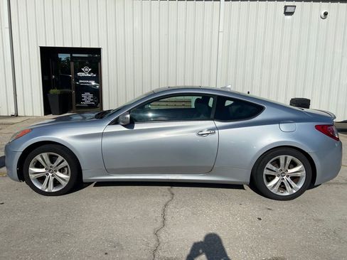 Used 2012 Hyundai Genesis 3.8 RWD image 2