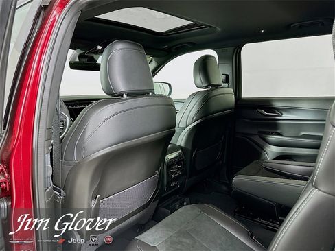 Used 2025 Jeep Grand Cherokee L Altitude image 23