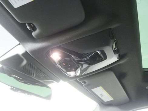 Certified 2025 BMW X2 xDrive28i w/ Premium Package image 18