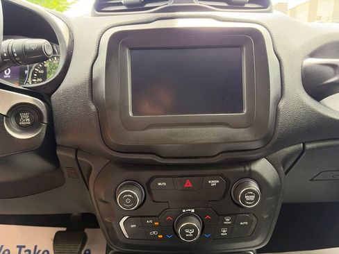 Used 2020 Jeep Renegade Altitude FWD image 10